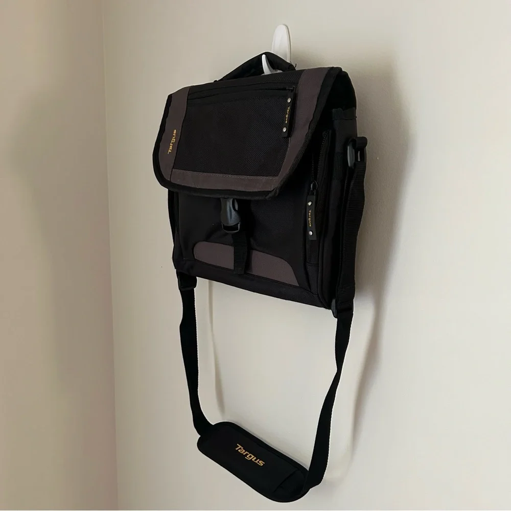 Targus Messenger 11” Dual Tablet/iPad/laptop Bag w/Shoulder Strap‎ Heavy Duty